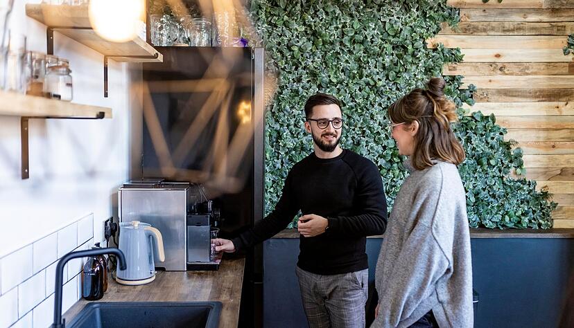 Souverän statt unbeholfen: Small Talk kann man tatsächlich lernen. Souverän statt unbeholfen: Small Talk kann man tatsächlich lernen.