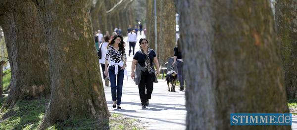 In Heilbronn drängen die Menschen am ersten wirklichen Frühlingswochenende ins Freie In Heilbronn drängen die Menschen am ersten wirklichen Frühlingswochenende ins Freie