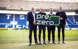 Logo-&Uuml;bergabe in der Rhein-Neckar-Arena (von links ): Dietmar B&ouml;hm (Pre-Zero), Peter G&ouml;rlich (TSG 1899 Hoffenheim), Thomas Kyriakis (Pre-Zero) und Frank Briel (TSG 1899 Hoffenheim).