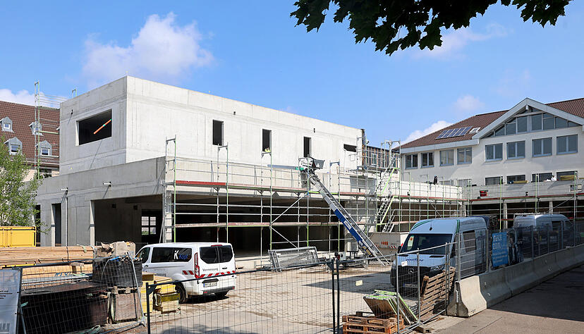 Der Umbau der Hermann-Greiner-Realschule Neckarsulm schreitet voran. Das neue Mensagebäude ist im Rohbau schon fertig. Nun geht es an den Innenausbau.