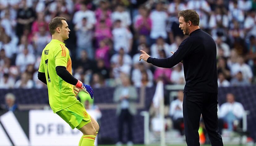 Bundestrainer Julian Nagelsmann hält an Manuel Neuer als Nummer eins im DFB-Tor fest. Bundestrainer Julian Nagelsmann hält an Manuel Neuer als Nummer eins im DFB-Tor fest.