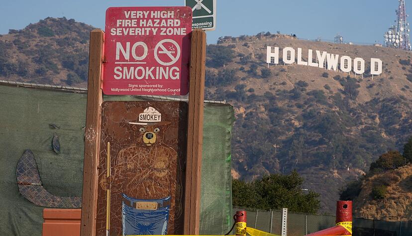 Smokey der B&auml;r ist in den USA sinnbildlich f&uuml;r den Schutz vor Waldbr&auml;nden. Seit 1944 ist er die zentrale Figur einer Kampagne, die auf die Pr&auml;vention von Waldbr&auml;nden aufmerksam macht. Sein ber&uuml;hmter Slogan lautet: &laquo;Only YOU can prevent wildfires!&raquo;