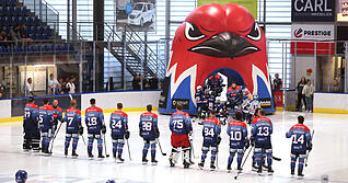 Beim Vorbereitungsspiel gegen den SC Langenthal sind die Falken-Kufencracks das letzte Mal durch den aufblasbaren Spielertunnel aufs Eis gekommen.