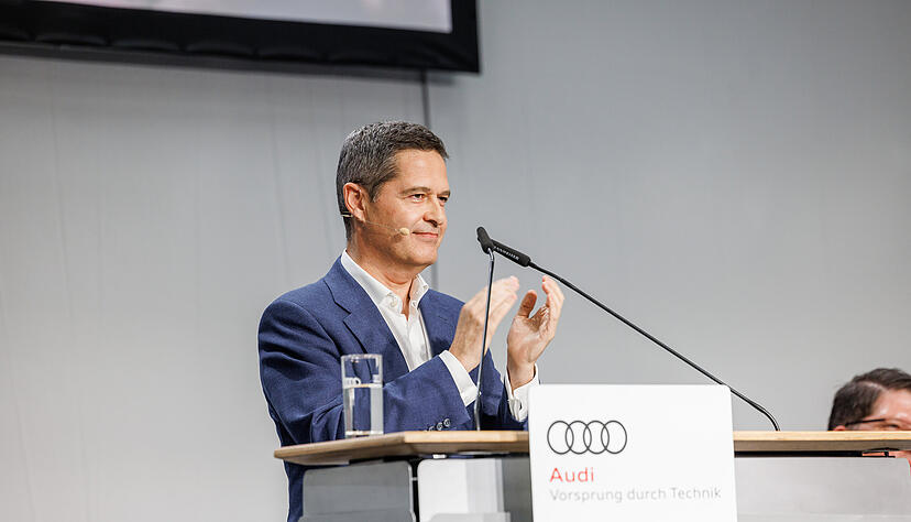 Audis Personalvorstand Xavier Ros bedankte sich bei den Neckarsulmer Beschäftigten für den gelungenen Anlauf  des neuen Audi A6.