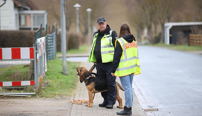 Nach dem Fund einer Leiche sucht die Polizei nun die Untermieterin des Opfers.