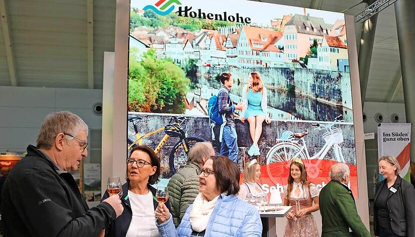 Die Ferienregion Hohenlohe zeigte sich auf der CMT 2025 mit einem Stand, der den Nord-Slogan „Im Süden ganz oben“ schon gut zur Geltung brachte. Die Ferienregion Hohenlohe zeigte sich auf der CMT 2025 mit einem Stand, der den Nord-Slogan „Im Süden ganz oben“ schon gut zur Geltung brachte.