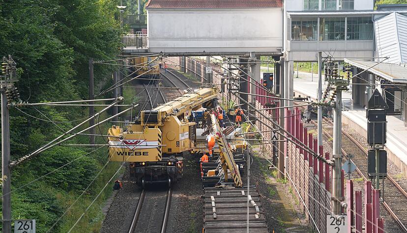Bereits im vergangenen Jahr wurde an der Bahnstrecke zwischen Berlin und Hamburg gebaut. (Archivbild)