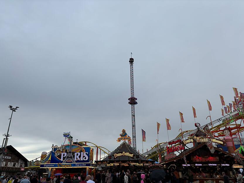 Cannstatter Volksfest in Stuttgart eröffnet – Bilder vom Fassanstich und Wasen-Gelände Cannstatter Volksfest in Stuttgart eröffnet – Bilder vom Fassanstich und Wasen-Gelände