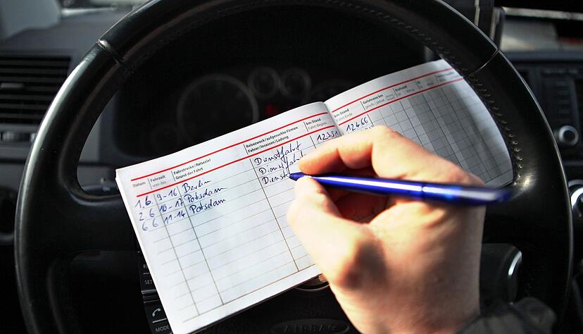 Kann von der Behörde auch auferlegt werden: die Pflicht zum Führen eines Fahrtenbuchs. Kann von der Behörde auch auferlegt werden: die Pflicht zum Führen eines Fahrtenbuchs.