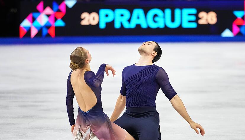 Minerva Hase (l) und Nikita Volodin zeigten Nervenst&auml;rke in der K&uuml;r.