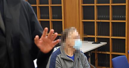 Der 74 Jahre alte Rentner sitzt im Landgericht auf der Anklagebank. Den sexuellen Missbrauch an seiner Enkelin hat er gestanden.