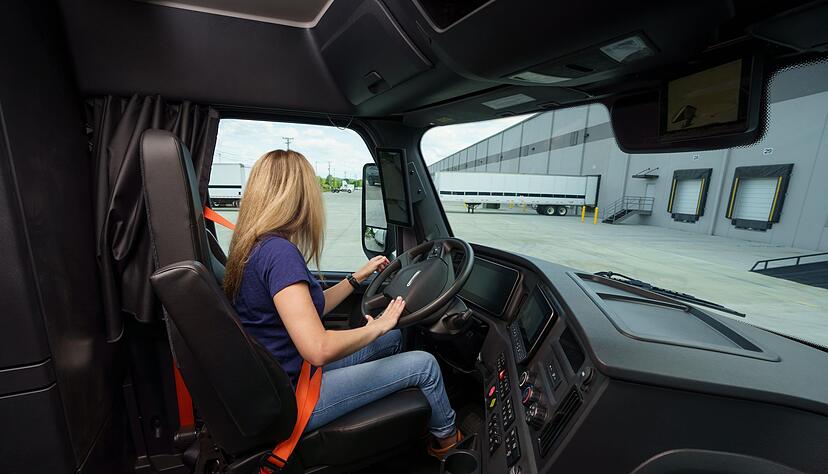 So wird die harte Tour leichter: Das Interieur des Freightliner Cascadia wartet nicht nur mit Funktionalität, sondern auch viel Komfort auf. So wird die harte Tour leichter: Das Interieur des Freightliner Cascadia wartet nicht nur mit Funktionalität, sondern auch viel Komfort auf.