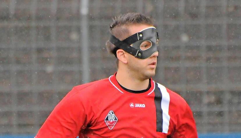 Mann mit der Maske: Kai Sauer, Torwart des VfB Eppingen. Mann mit der Maske: Kai Sauer, Torwart des VfB Eppingen.
