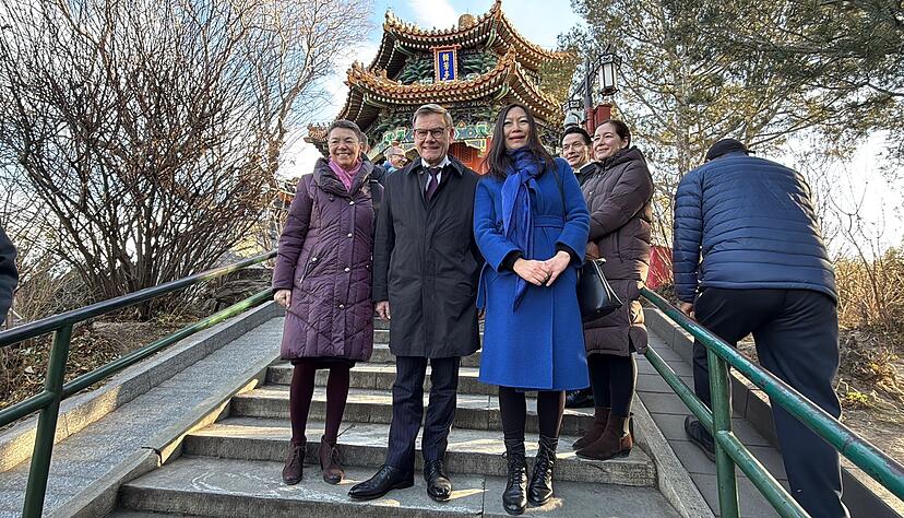 Ein Kurztrip auf den bei Touristen beliebten Kohleh&uuml;gel bot Wadephul einen Blick &uuml;ber die ber&uuml;hmte Verbotene Stadt.