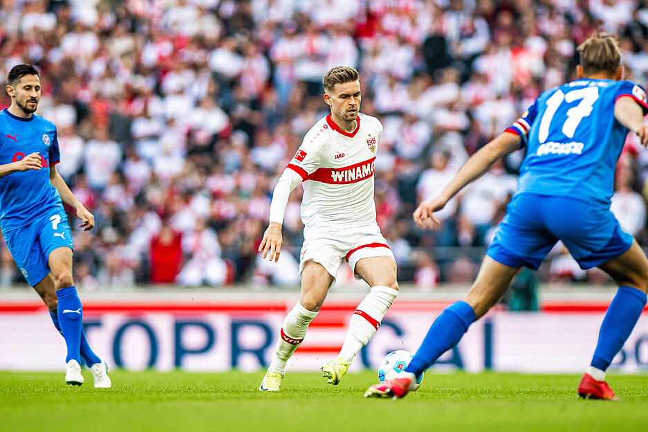 Maximilian Mittelstädt: Der Nationalspieler kann auch Grätschen, wie er in Durchgang eins zeigte.  Note 2,5