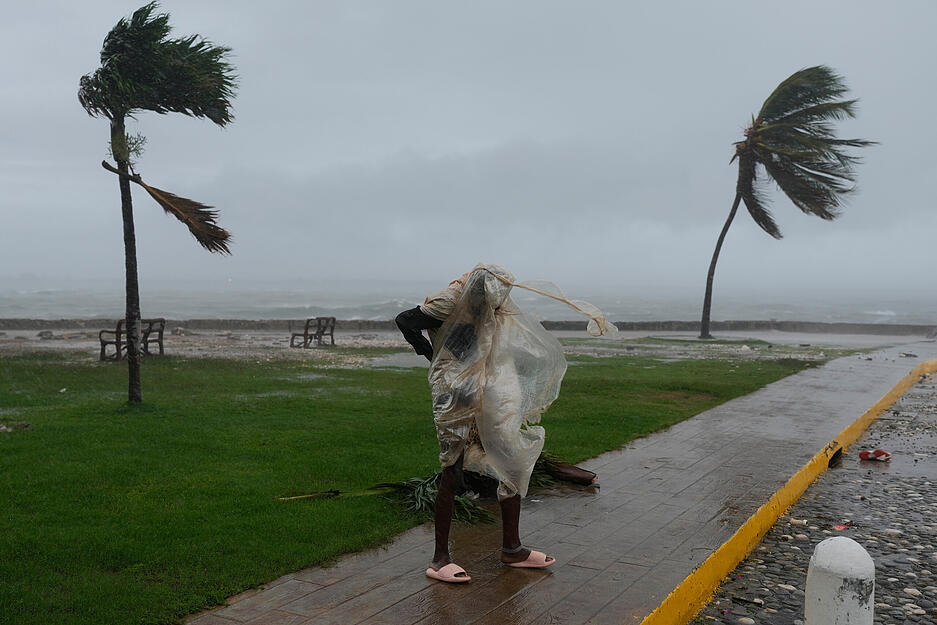 Meteorologen beschreiben die Lage als extrem gefährlich und lebensbedrohlich. Meteorologen beschreiben die Lage als extrem gefährlich und lebensbedrohlich.