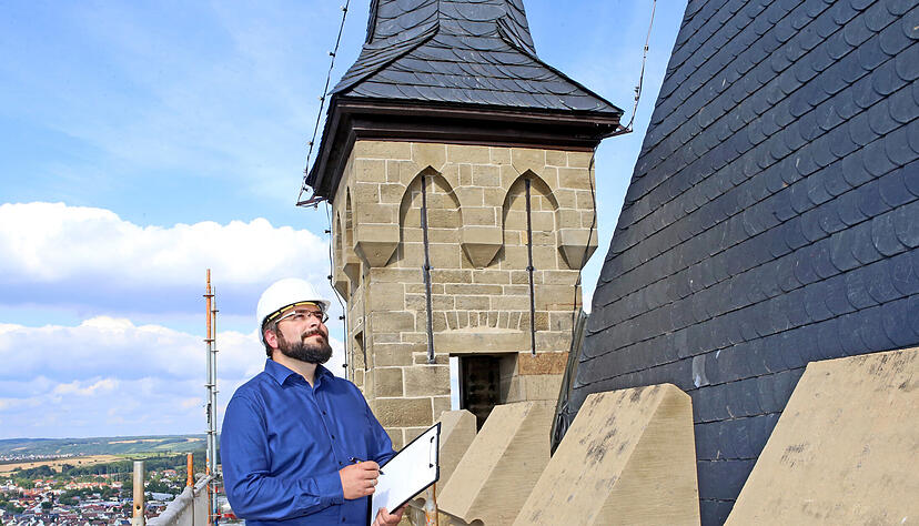 Mit dem fertig sanierten Dach hat der Blaue Turm zumindest seine Silhouette wieder zurück. Foto: Ralf Seidel Mit dem fertig sanierten Dach hat der Blaue Turm zumindest seine Silhouette wieder zurück. Foto: Ralf Seidel