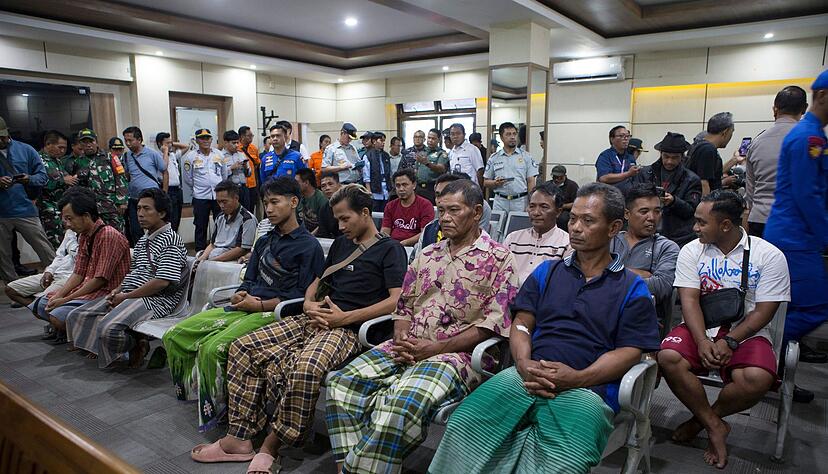 Die &Uuml;berlebenden wurden zun&auml;chst &auml;rztlich untersucht.