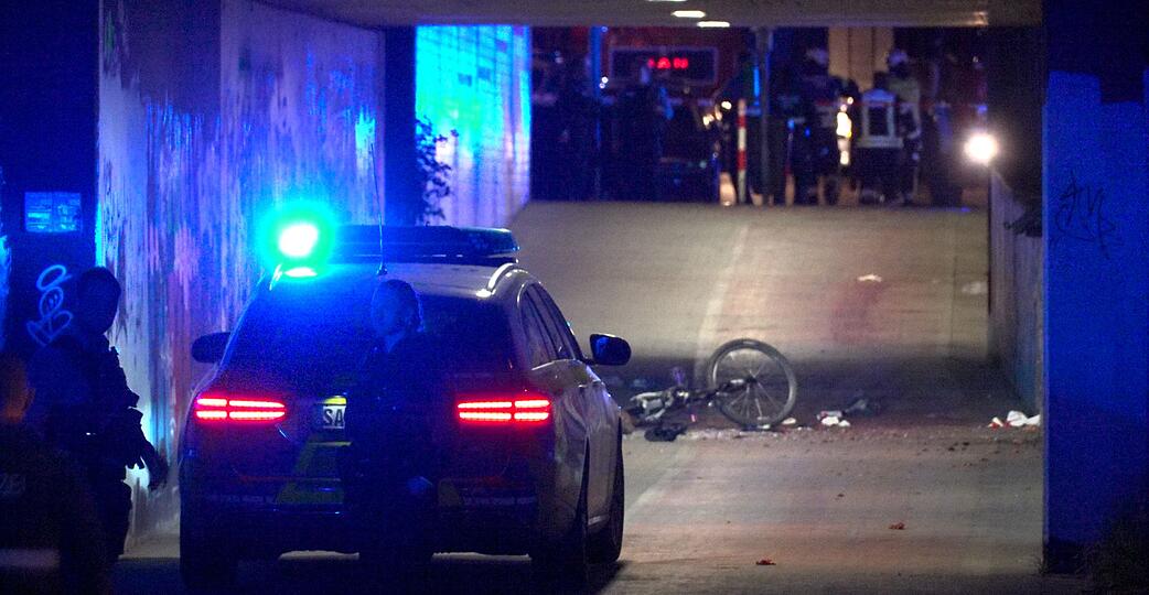 Die Polizei hat den Ort der Explosion abgesperrt.