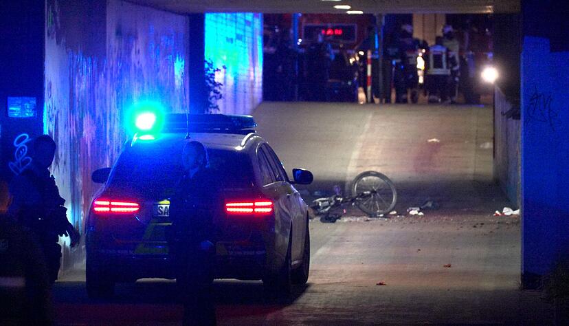 Die Polizei hat den Ort der Explosion abgesperrt.