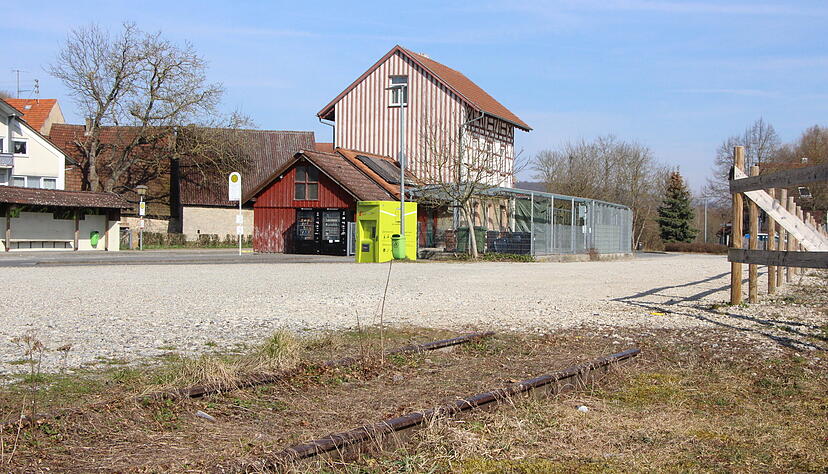 Das Krautheimer Bahnhofsareal mit den bis heute sichtbaren Schienen auf der Trasse der fr&uuml;heren Jagsttalbahn.
Foto: Archiv/Ludwig