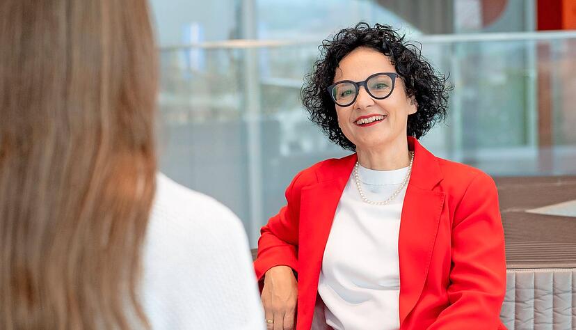 Die Geschäftsführerin Bärbel Renner im Gespräch über Verantwortung in der KI und Diversität bei der Experimenta Heilbronn. 
 Foto: Christiana Kunz Die Geschäftsführerin Bärbel Renner im Gespräch über Verantwortung in der KI und Diversität bei der Experimenta Heilbronn. 
 Foto: Christiana Kunz