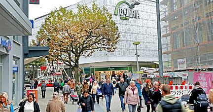 Nach der Insolvenz der Warenhauskette fragen sich viele Bürger, wie es mit der Galeria-Kaufhof-Filiale in der Fleiner Straße weitergeht?
Foto: Ralf Seidel