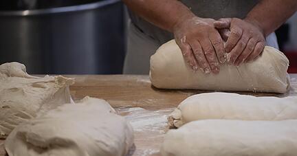 Dem Bäckerhandwerk fehlt der Nachwuchs. Die Zahl der angehenden Bäcker und angehenden Bäckereifachverkäufer ging im Vergleich zum Vorjahr um mehr als 11 Prozent zurück. Dem Bäckerhandwerk fehlt der Nachwuchs. Die Zahl der angehenden Bäcker und angehenden Bäckereifachverkäufer ging im Vergleich zum Vorjahr um mehr als 11 Prozent zurück.