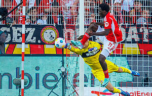 In der Saison 2023/24 ist Nübel beim VfB Stuttgart ein starker Rückhalt. In der Saison 2023/24 ist Nübel beim VfB Stuttgart ein starker Rückhalt.