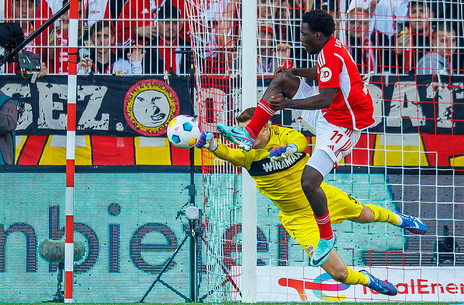 In der Saison 2023/24 ist Nübel beim VfB Stuttgart ein starker Rückhalt. In der Saison 2023/24 ist Nübel beim VfB Stuttgart ein starker Rückhalt.