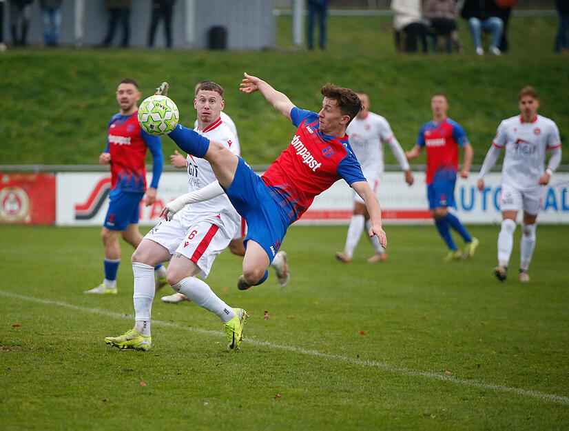 Auf beiden Seiten gab es gute Chancen zwischen dem FSV Hollenbach und Türkspor Neckarsulm. Auf beiden Seiten gab es gute Chancen zwischen dem FSV Hollenbach und Türkspor Neckarsulm.