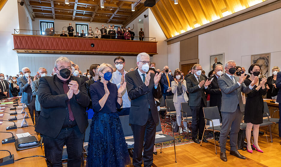 Heilbronns OB Harry Mergel f&uuml;r zweite Amtszeit verpflichtet
