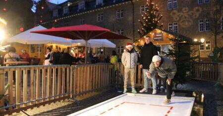 Das kulinarische Dorf „Winterzauber“ in Öhringen mit der Eisstockbahn als Attraktion soll wieder viele Menschen in die Innenstadt ziehen. Das kulinarische Dorf „Winterzauber“ in Öhringen mit der Eisstockbahn als Attraktion soll wieder viele Menschen in die Innenstadt ziehen.