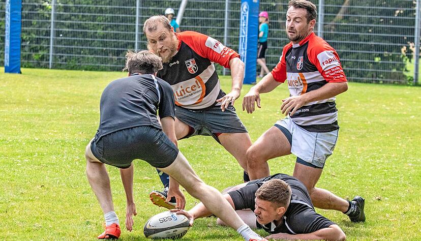 Beim Siebener-Rugby kommt es in erster Linie auf Tempo, Durchsetzungsverm&ouml;gen und Passgenauigkeit an.
Foto: Helmut Melchert