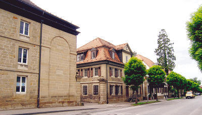 Mit der Karlsvorstadt hat Öhringen ein weithin einzigartiges bauliches Ensemble. Begonnen wurde es unter Fürst Ludwig Friedrich Karl zu Hohenlohe-Neuenstein-Oehringen, der heute vor 200 Jahren starb. (Foto: Bettina Henke) Mit der Karlsvorstadt hat Öhringen ein weithin einzigartiges bauliches Ensemble. Begonnen wurde es unter Fürst Ludwig Friedrich Karl zu Hohenlohe-Neuenstein-Oehringen, der heute vor 200 Jahren starb. (Foto: Bettina Henke)