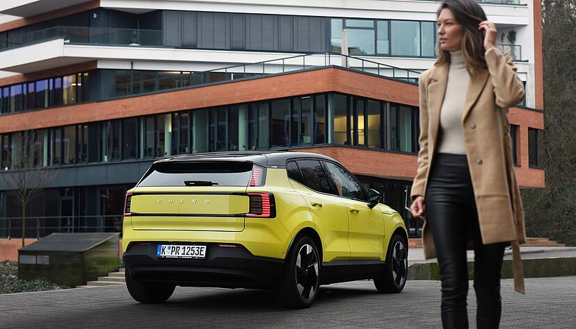 Der vollelektrische Volvo EX30 ist gerade einmal 4,23 Meter lang. Im Test ist das Team der Autostimme mit vollem Akku 408 Kilometer weit gekommen.
