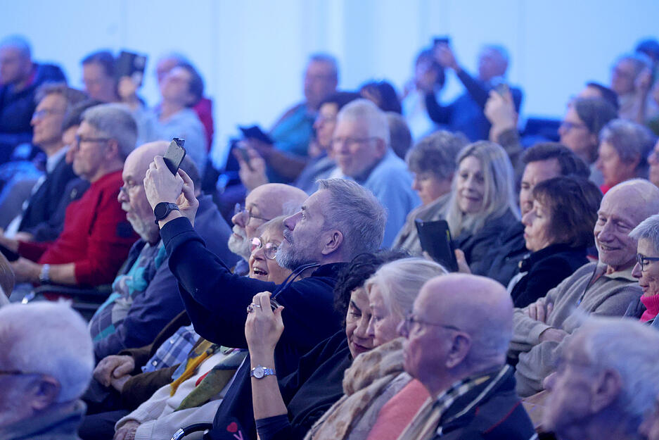 300 Interessierte sind zum Stimme-Wahlcheck mit SPD-Spitzenkandidat Andreas Stoch in die Kreissparkasse Heilbronn gekommen. 300 Interessierte sind zum Stimme-Wahlcheck mit SPD-Spitzenkandidat Andreas Stoch in die Kreissparkasse Heilbronn gekommen.