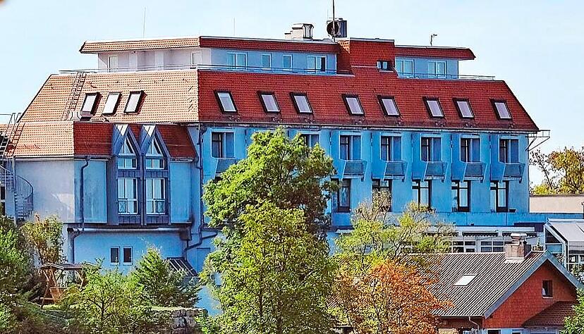Außen noch recht schick, innen bereits seit Langem mit der Anmutung eines "Lost Places": Die Zukunft des alten Pano-Hotels ist weiterhin ungeklärt.
Foto: Archiv/Mugler Außen noch recht schick, innen bereits seit Langem mit der Anmutung eines "Lost Places": Die Zukunft des alten Pano-Hotels ist weiterhin ungeklärt.
Foto: Archiv/Mugler