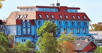 Außen noch recht schick, innen bereits seit Langem mit der Anmutung eines "Lost Places": Die Zukunft des alten Pano-Hotels ist weiterhin ungeklärt.
Foto: Archiv/Mugler