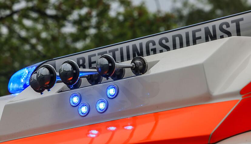 Bei seinem Sturz erlitt der Arbeiter lebensgefährliche Verletzungen. (Symbolbild) Bei seinem Sturz erlitt der Arbeiter lebensgefährliche Verletzungen. (Symbolbild)