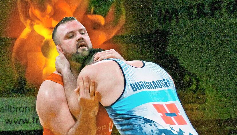 Eduard Popp (links) ist weiterhin Feuer und Flamme f&uuml;r die Red Devils. Der EM-Dritte bleibt in der Saison 2022/23 das Aush&auml;ngeschild der Red Devils.
Foto: Alexander Bertok