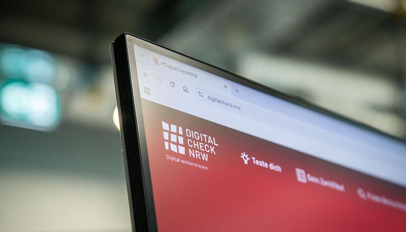 Der Digital Check NRW gibt Anleitung und listet noch weitere Informationsangebote zum Erkennen von Falschinformationen.