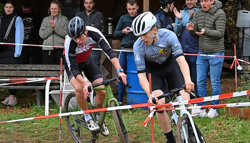Das wechselhafte Wetter tat der Veranstaltung keinen Abbruch. Rund 80 Zuschauer feuerten die Rennfahrer an.