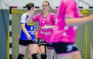 Heute Jubel in Pink: Mit 81 Saisontoren ist Selina Kalmbach in der Bundesliga derzeit die zweitbeste Torschützin der TuS Metzingen. Heute Jubel in Pink: Mit 81 Saisontoren ist Selina Kalmbach in der Bundesliga derzeit die zweitbeste Torschützin der TuS Metzingen.