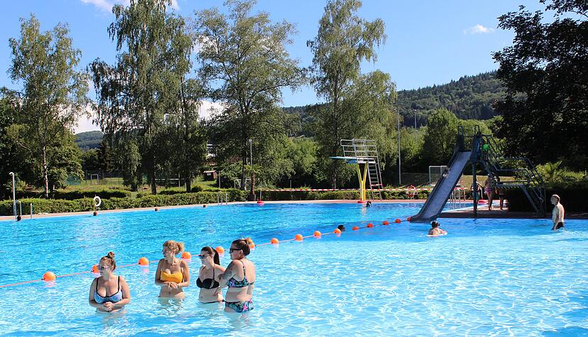 Zwei Bäder in einer Gemeinde, das ist Luxus und dennoch gibt es dieses Jahr Abstriche: Zumindest Untersteinbach (im Bild) bleibt die ganze Woche geöffnet.
Foto: Archiv/Jani Zwei Bäder in einer Gemeinde, das ist Luxus und dennoch gibt es dieses Jahr Abstriche: Zumindest Untersteinbach (im Bild) bleibt die ganze Woche geöffnet.
Foto: Archiv/Jani