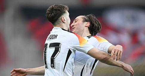 Brajan Gruda (l) und Rocco Reitz werden kommende Woche die Trainingsgruppe der Nationalmannschaft bereichern.