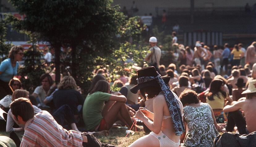 Viele junge Menschen dr&auml;ngten zu Beginn der 70er Jahre auf mehr Unabh&auml;ngigkeit von ihren Eltern. (Archivbild)