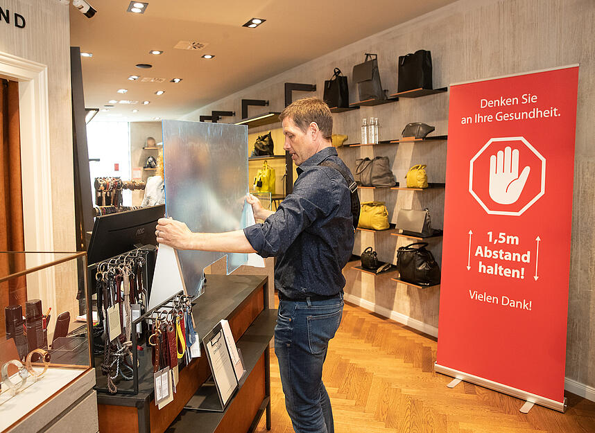 Erste Geschäfte öffnen wieder Erste Geschäfte öffnen wieder