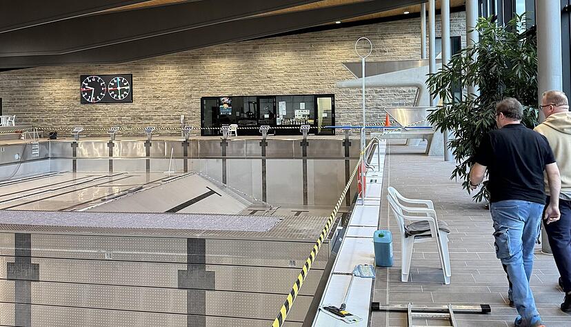 Andreas Ehrenfried und Tobias Laux inspizieren den Fortschritt bei den Instandhaltungsarbeiten. Andreas Ehrenfried und Tobias Laux inspizieren den Fortschritt bei den Instandhaltungsarbeiten.