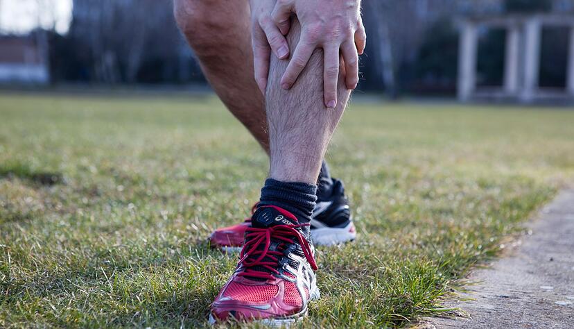 Das gef&uuml;rchtete Ziehen: Muskelkr&auml;mpfe k&ouml;nnen verschiedene Ursachen haben. Es muss nicht unbedingt ein Magnesiummangel sein.